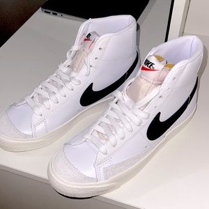 New Never Worn Size 6 Nike Blazer Mid Women’s Shoes